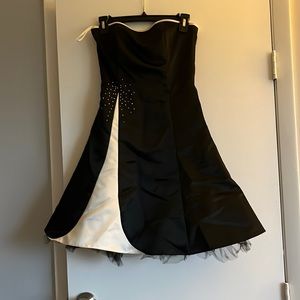 Size 3/4 formal strapless black dress